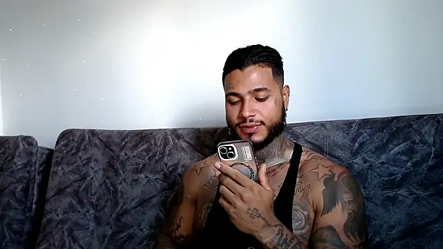 Snapshot of Exotic_tatto27121 chatting on January 2025 07:38:01 PM Exotic tatto27121 online show from January 2025 07:38:01 PM