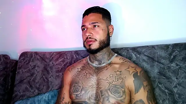 Snapshot of Exotic_tatto27121 chatting on January 2025 03:12:02 AM Exotic tatto27121 online show from January 2025 03:12:02 AM