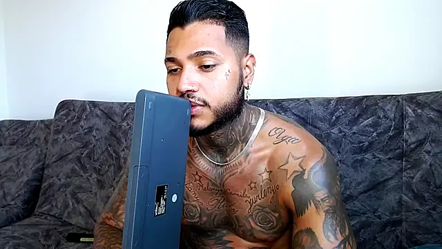 Snapshot of Exotic_tatto27121 chatting on December 2024 09:05:01 PM Exotic tatto27121 online show from December 2024 09:05:01 PM