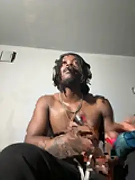 Snapshot of SluttyLyfe4L chatting on February 2026 05:24:02 PM SluttyLyfe4L online show from February 2026 05:24:02 PM