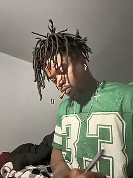 Snapshot of SluttyLyfe4L chatting on April 2026 10:05:01 AM SluttyLyfe4L online show from April 2026 10:05:01 AM