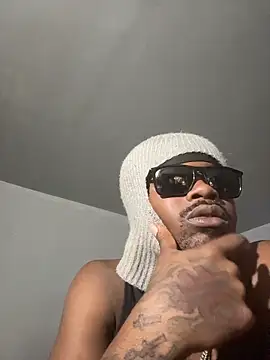 Snapshot of SluttyLyfe4L chatting on June 2026 02:33:01 PM SluttyLyfe4L online show from June 2026 02:33:01 PM