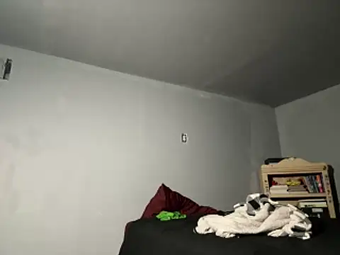 Snapshot of SluttyLyfe4L chatting on April 2026 04:03:01 AM SluttyLyfe4L online show from April 2026 04:03:01 AM