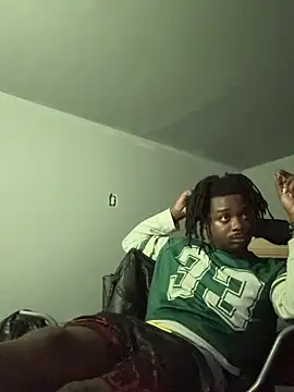 Snapshot of SluttyLyfe4L chatting on March 2026 01:45:01 AM SluttyLyfe4L online show from March 2026 01:45:01 AM