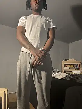 Snapshot of SluttyLyfe4L chatting on April 2026 06:19:01 AM SluttyLyfe4L online show from April 2026 06:19:01 AM