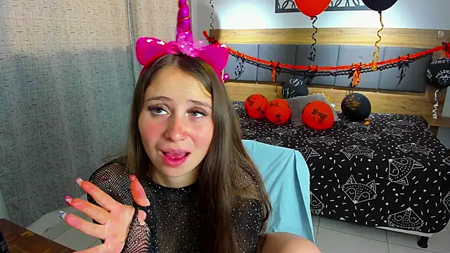 martina lujann online show from October 2025 01:01:02 PM