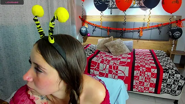 martina lujann online show from October 2025 01:01:02 PM