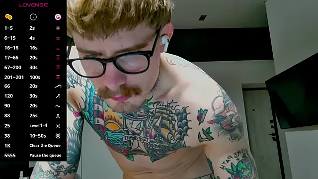 Snapshot of white_King9999 chatting on October 2025 02:43:01 AM white King9999 online show from October 2025 02:43:01 AM