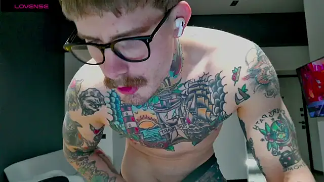 Snapshot of white_King9999 chatting on November 2025 01:15:02 PM white King9999 online show from November 2025 01:15:02 PM