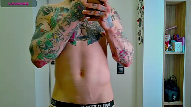 Snapshot of white_King9999 chatting on March 2026 01:07:01 PM white King9999 online show from March 2026 01:07:01 PM