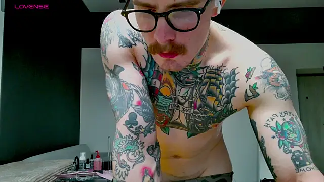 Snapshot of white_King9999 chatting on November 2025 01:15:02 PM white King9999 online show from November 2025 01:15:02 PM