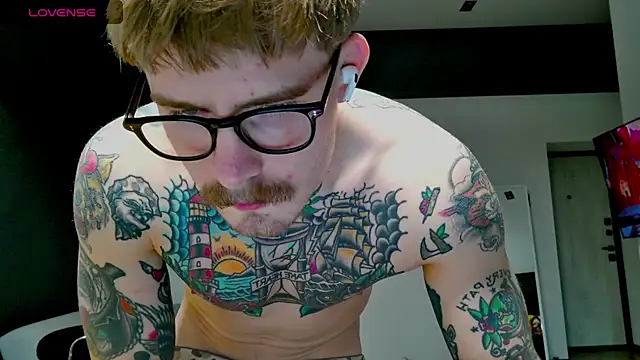 Snapshot of white_King9999 chatting on November 2025 01:26:02 PM white King9999 online show from November 2025 01:26:02 PM