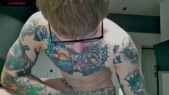 Snapshot of white_King9999 chatting on November 2025 03:54:02 AM white King9999 online show from November 2025 03:54:02 AM