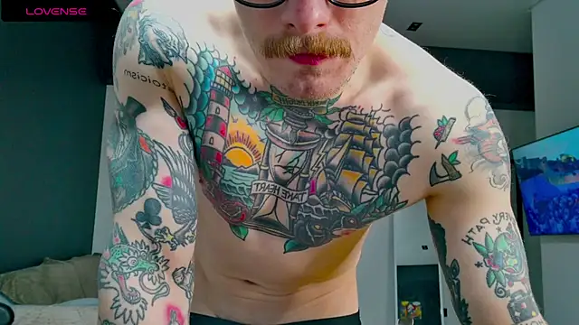 Snapshot of white_King9999 chatting on January 2026 01:04:02 PM white King9999 online show from January 2026 01:04:02 PM