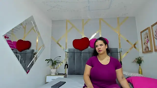 Caroliine Torres online show from June 2026 12:24:02 PM