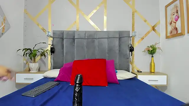 Caroliine Torres online show from February 2026 11:44:01 AM