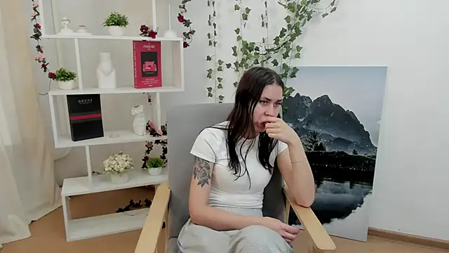 MaidaDwinell online show from May 2026 05:28:02 AM
