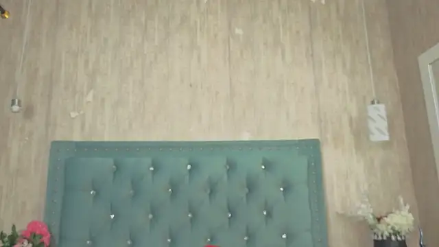 Alexa roussee online show from October 2025 12:39:02 PM