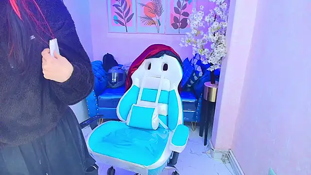 Snapshot of Dafne_huges chatting on September 2025 07:27:01 PM Dafne huges online show from September 2025 07:27:01 PM