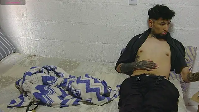 Snapshot of Garou_u chatting on December 2025 06:24:01 PM Garou u online show from December 2025 06:24:01 PM