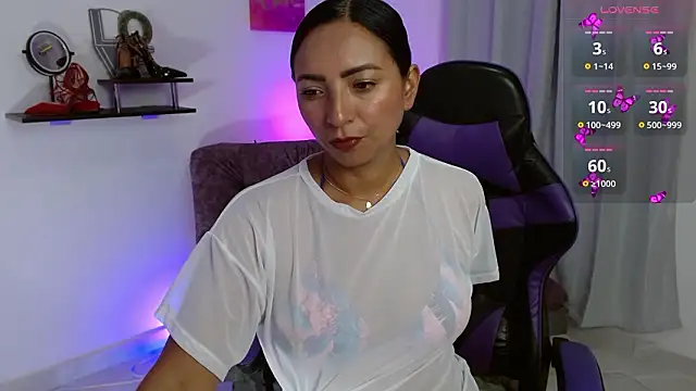 Emmi Cam online show from March 2026 01:02:02 PM