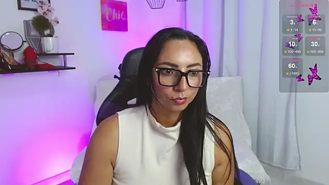 Emmi Cam online show from April 2026 07:58:02 PM