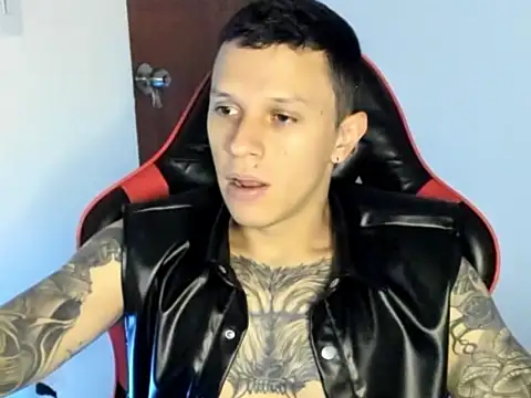 Snapshot of goodboy69l chatting on June 2026 03:28:02 PM goodboy69l online show from June 2026 03:28:02 PM