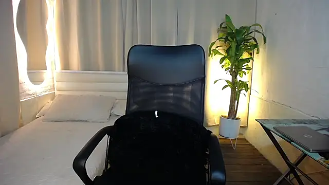 xxx  exotic online show from December 2025 05:45:01 AM