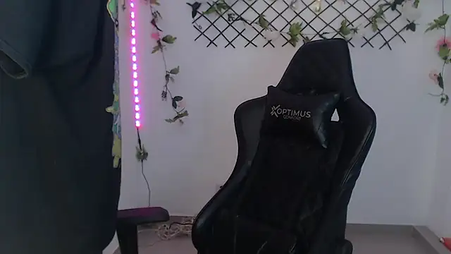 Snapshot of andy_bell_x chatting on February 2026 05:07:01 AM andy bell x online show from February 2026 05:07:01 AM