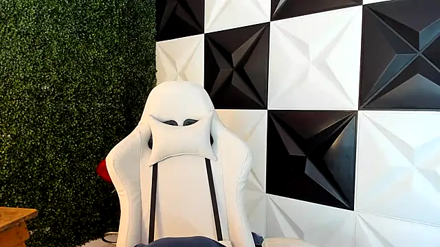 andy bell x online show from October 2025 05:17:02 AM