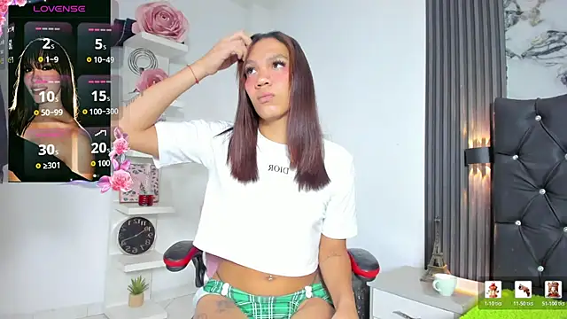 Snapshot of Sara-Smith- chatting on July 2026 03:51:02 AM Sara-Smith- online show from July 2026 03:51:02 AM