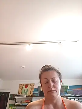 MariaAnaSunshine online show from October 2025 01:56:01 PM