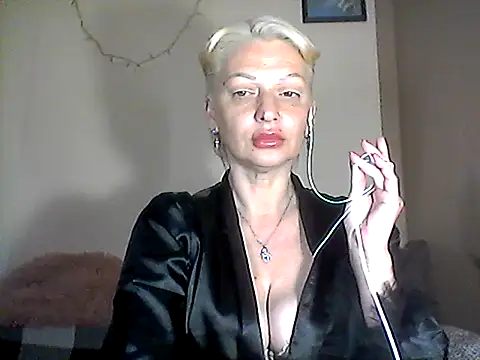 Snapshot of MaryJane441 chatting on May 2026 08:24:02 PM MaryJane441 online show from May 2026 08:24:02 PM