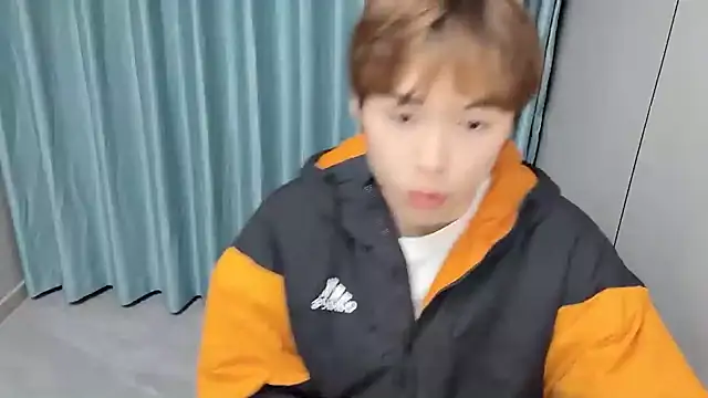 xiaottt1918 online show from March 2026 11:56:02 AM