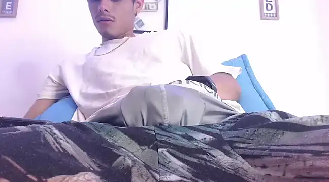 Snapshot of harrytomson_1 chatting on February 2025 02:27:02 PM harrytomson 1 online show from February 2025 02:27:02 PM