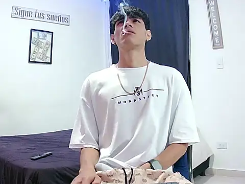 Snapshot of harrytomson_1 chatting on November 2025 09:45:02 AM harrytomson 1 online show from November 2025 09:45:02 AM