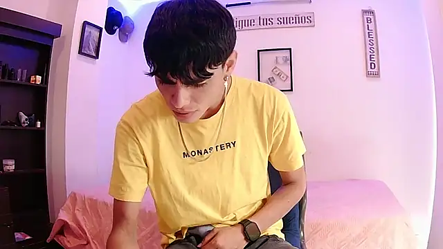 Snapshot of harrytomson_1 chatting on September 2025 06:11:01 PM harrytomson 1 online show from September 2025 06:11:01 PM