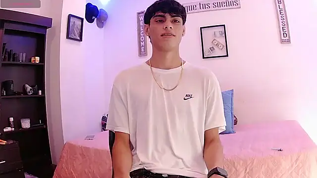 Snapshot of harrytomson_1 chatting on September 2025 03:54:01 PM harrytomson 1 online show from September 2025 03:54:01 PM