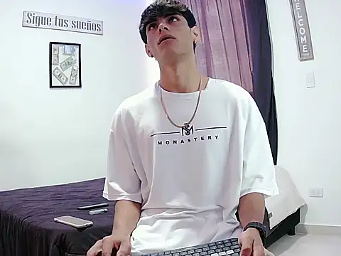 Snapshot of harrytomson_1 chatting on November 2025 06:34:02 PM harrytomson 1 online show from November 2025 06:34:02 PM