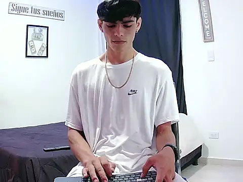 Snapshot of harrytomson_1 chatting on November 2025 11:49:02 PM harrytomson 1 online show from November 2025 11:49:02 PM