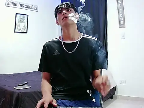 Snapshot of harrytomson_1 chatting on December 2025 10:32:02 AM harrytomson 1 online show from December 2025 10:32:02 AM