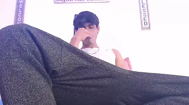 Snapshot of harrytomson_1 chatting on March 2025 08:21:02 PM harrytomson 1 online show from March 2025 08:21:02 PM