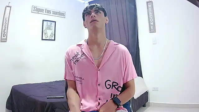 Snapshot of harrytomson_1 chatting on December 2025 01:06:01 PM harrytomson 1 online show from December 2025 01:06:01 PM