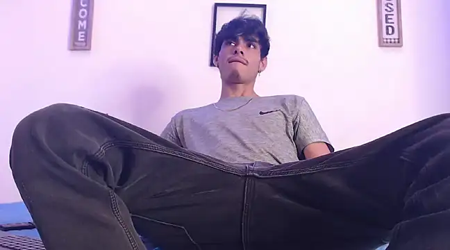 Snapshot of harrytomson_1 chatting on March 2025 07:22:01 AM harrytomson 1 online show from March 2025 07:22:01 AM