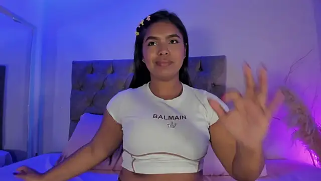 zoe roux21 online show from January 2026 05:00:01 AM