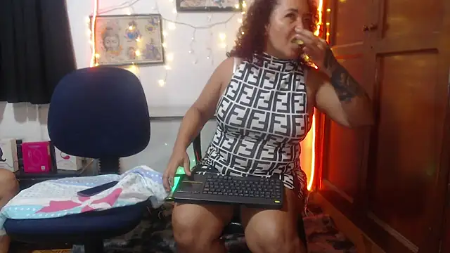 Snapshot of cougar_town chatting on October 2025 04:33:02 AM cougar town online show from October 2025 04:33:02 AM