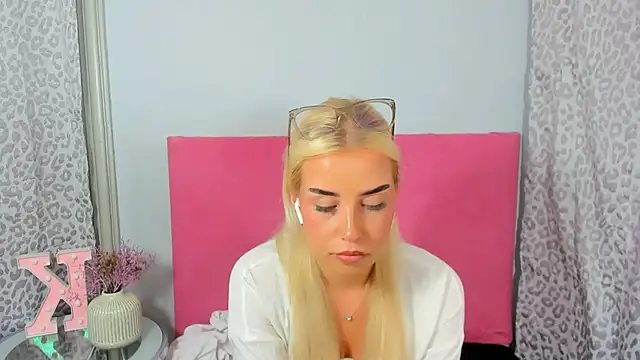 KristyHoney online show from October 2025 05:36:02 PM