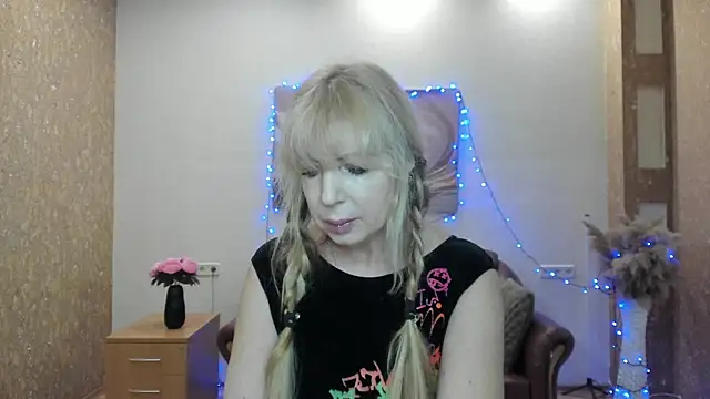 Snapshot of Anna_Diax chatting on February 2026 12:44:02 PM Anna Diax online show from February 2026 12:44:02 PM