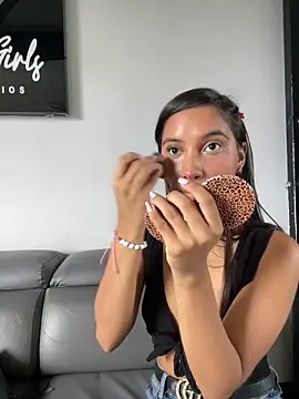 Snapshot of RoxyRoss_ chatting on February 2025 01:55:02 PM RoxyRoss online show from February 2025 01:55:02 PM