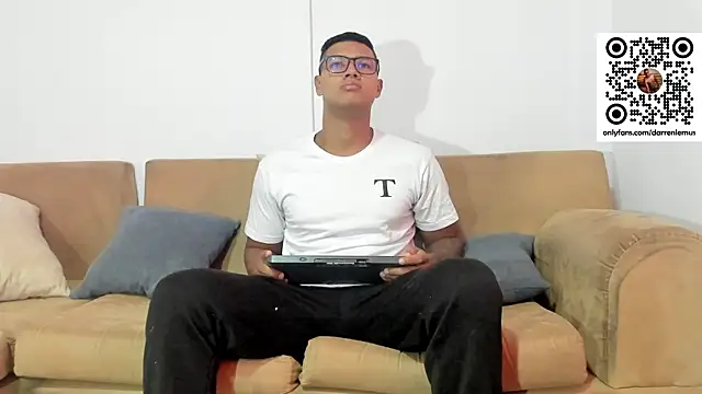 Darren hot2 online show from February 2025 06:24:01 PM
